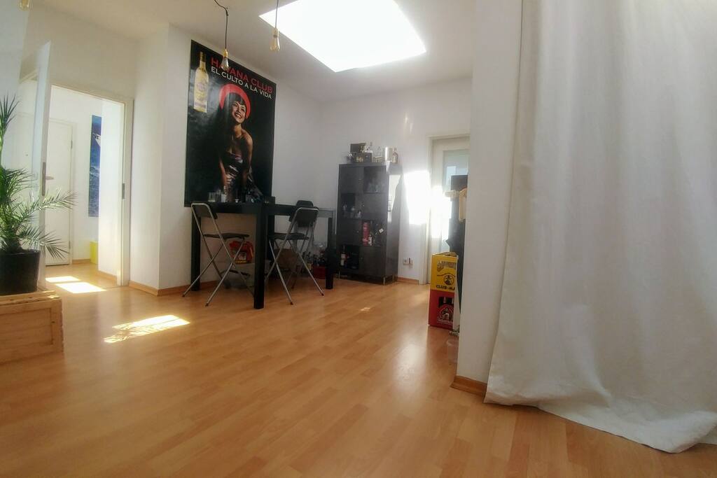 floor with table