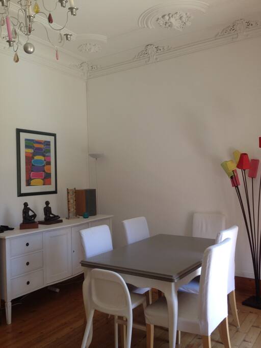 salle a manger qui donne sur le jardin