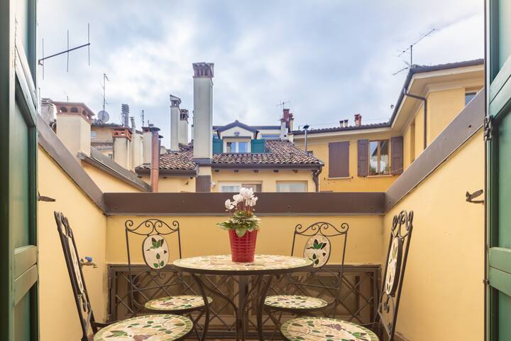 Santo Stefano Apartments – Entire Palace A gallery image 3