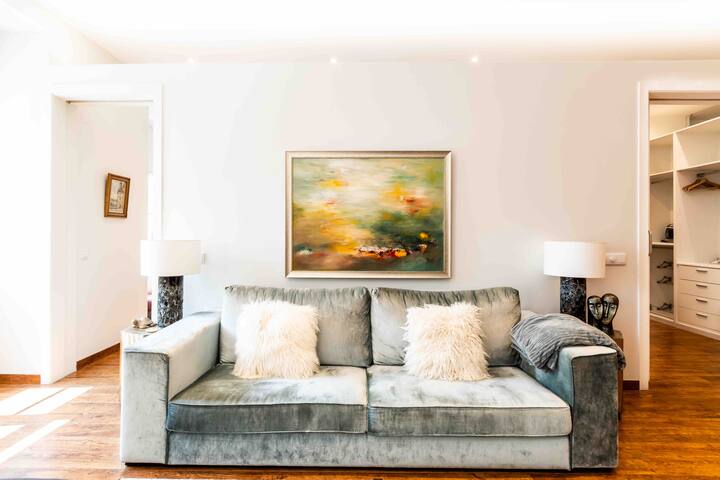 Elegant 2 bdrm Luxury in Historical Baixa, Lisbon gallery image 2