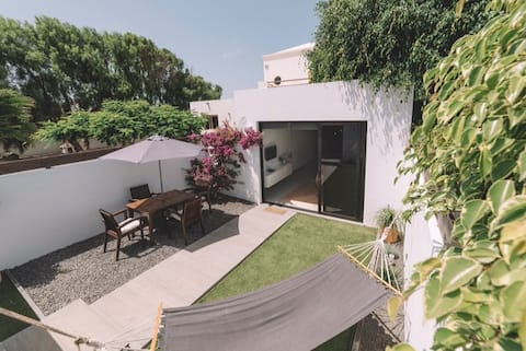 Popular Airbnb listing: Coqueto I am a student in Tinajo