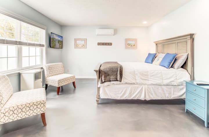 The Driftwood Suite At Lazyoak.life - Oak Island, NC