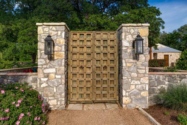 Beautiful Boutique Lodge & Vineyard gallery image 4