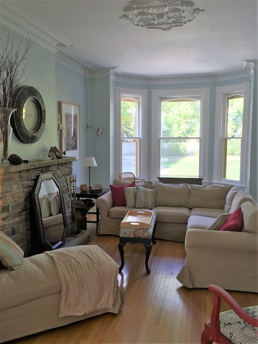 Cosy livingroom to relax and enjoy a movie or just chill in front of the fire.