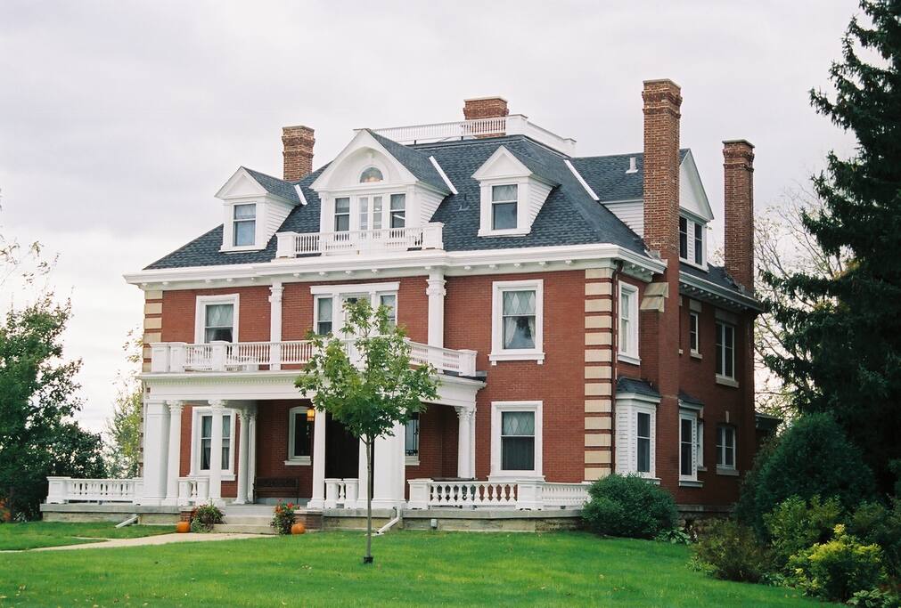 The Jones Mansion Houses for Rent in Mineral Point, Wisconsin, United