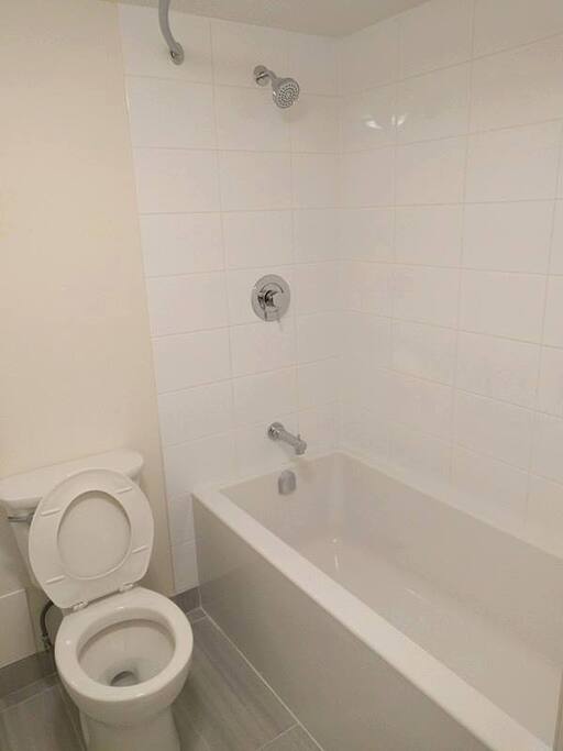 Bathroom w/Tub