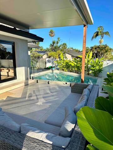 Beachside. Close to beach + POOL! gallery image 5