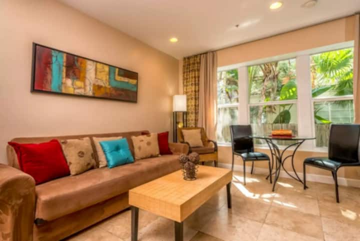 South Of Fifth Studio In Miami Beach With Pool - South Beach, FL