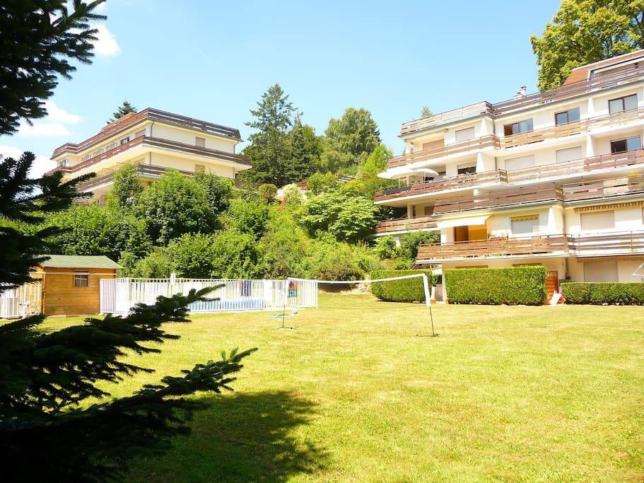 Arrière de l'immeuble avec vue sur la piscine