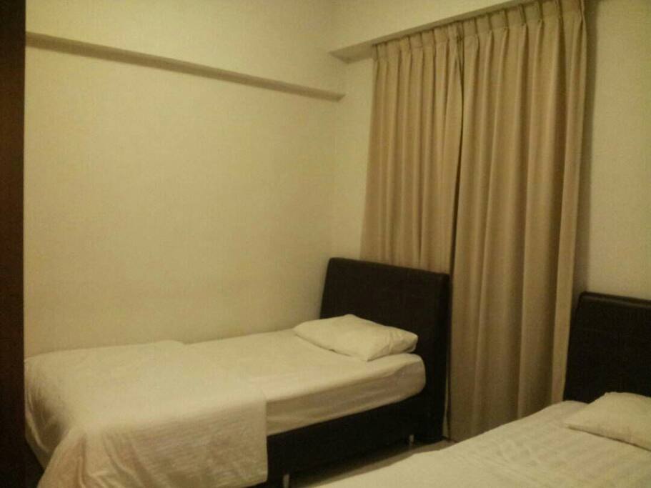 air con room with 2 single bed