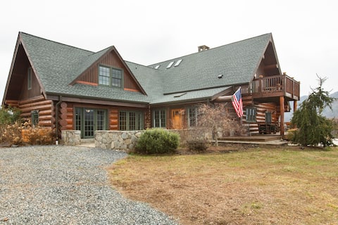 Asheville Lodge w/ Pool & AMAZING VIEWS