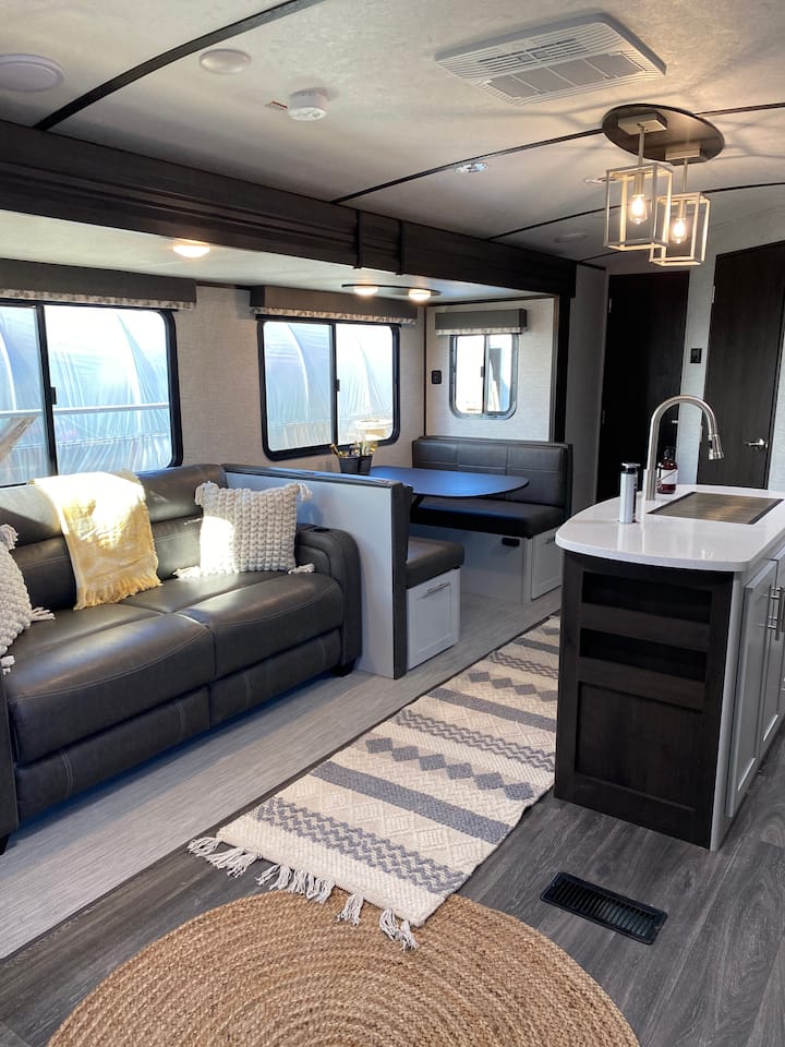 New Luxurious Travel Trailer - Kelowna