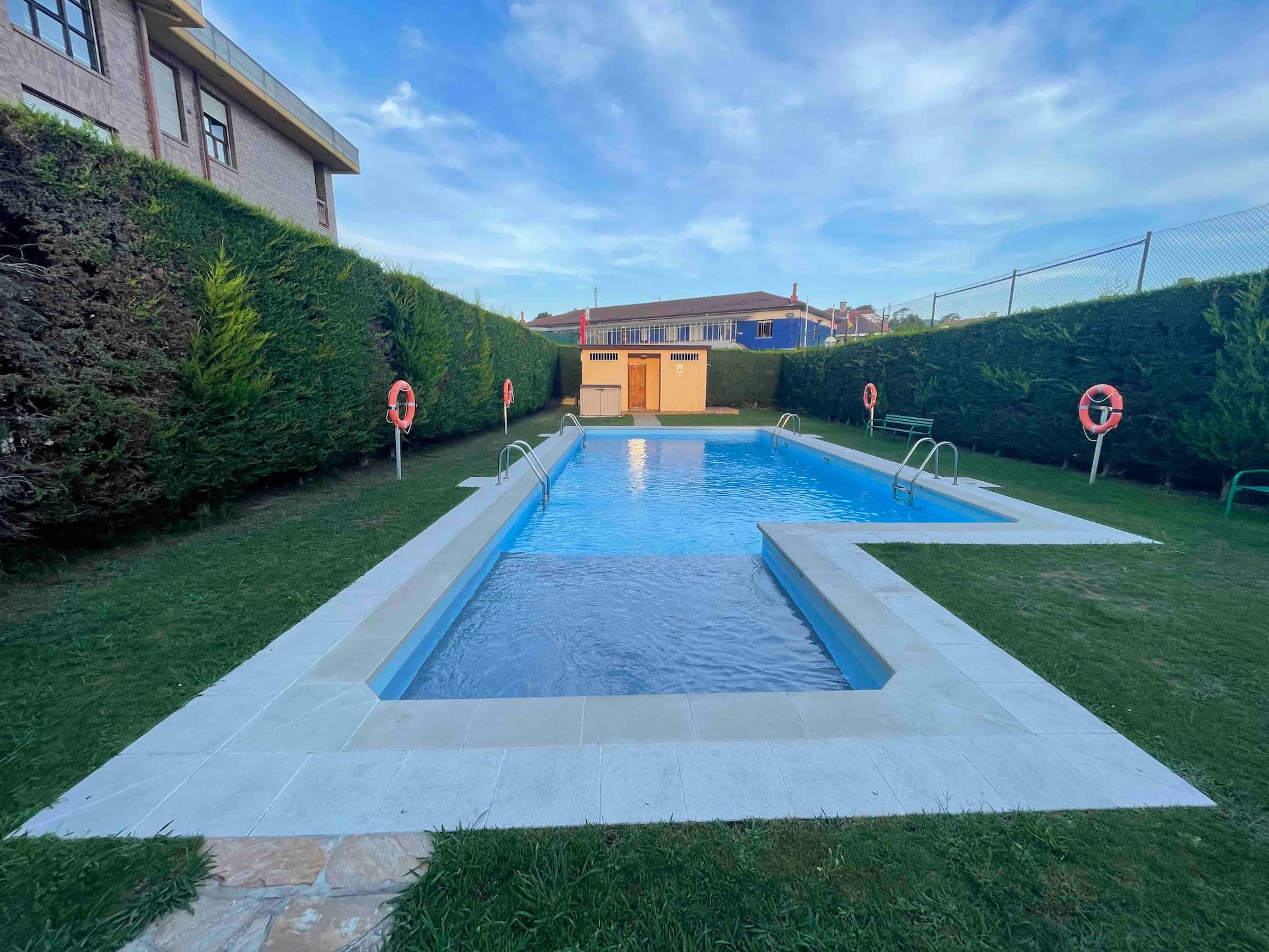 Apartment with pool in Saron