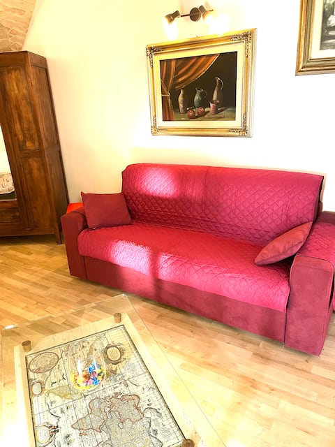 Top performing Airbnb: SPELLO VACANZE "DANTE'S HOUSE"... ground floor in Spello
