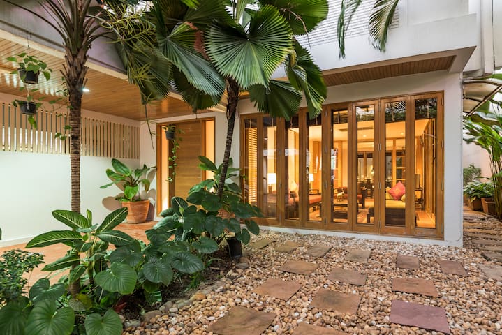 Authentic Thai House in the Heart of Thonglor gallery image 2