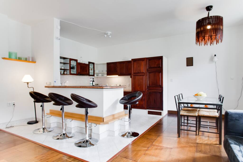 Spacious living room / kitchen