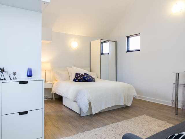 Airbnb East Perth Vacation Rentals Places To Stay Western