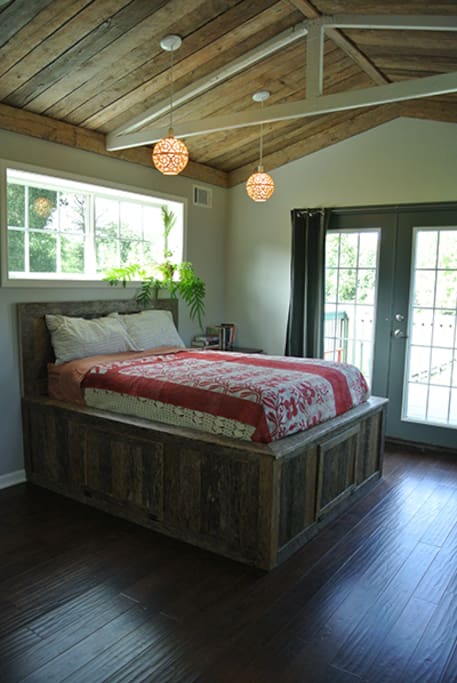 Ensuite bedroom with deck (upstairs)
