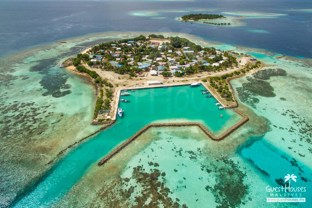 Castle Inn is located on a tropical island, Bodofolhudhoo, North Ari Atoll.