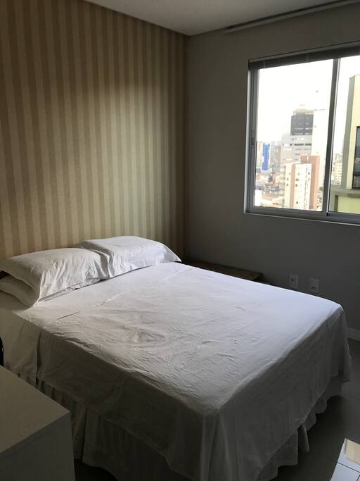 Quarto 1: cama de casal