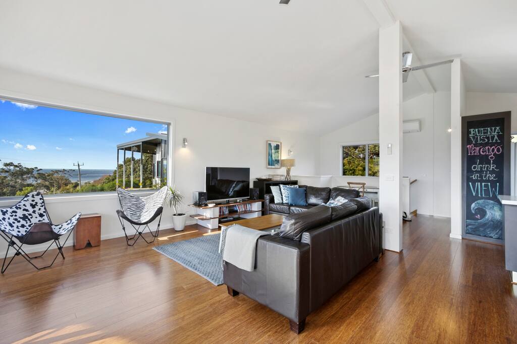 MAIN LIVING - amazing views!