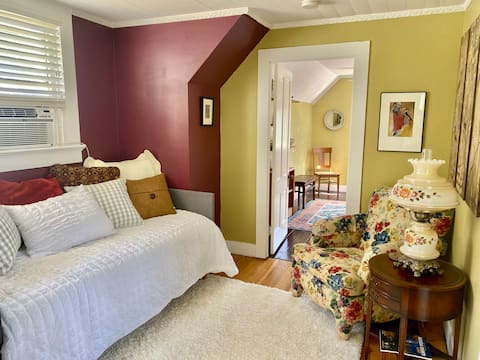 Popular Airbnb listing: Historic Craftsman, Nevada City in Nevada City