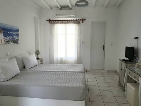 Olga's Studio near Ornos beach