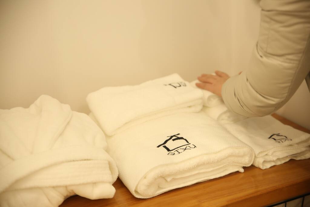 厚实而柔软 Soft and comfortable bath robe and towels for you