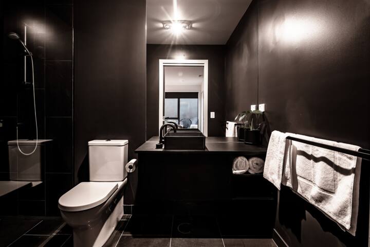 Change Overnight – City View – 2 Bed Apartment gallery image 4