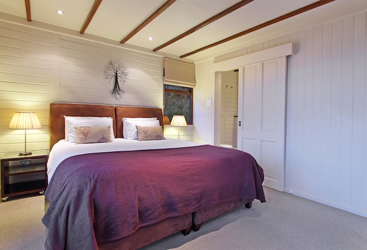 غرفة نوم (سرير بمقاس كبير) بحمام داخلي