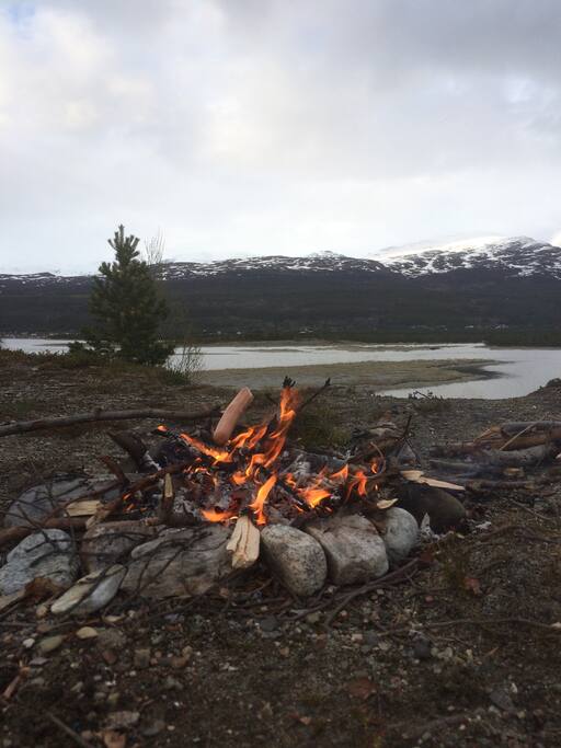 The cottage adjoins to the free nature that can be enjoyed in all seasons.