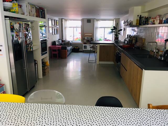 Big Classic Family Home near beach and the City gallery image 2