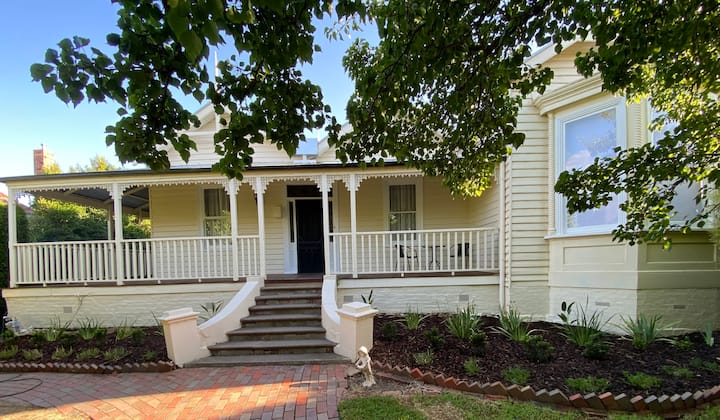 Bella Vista, Pool | Outdoor Fire | Walk to CBD