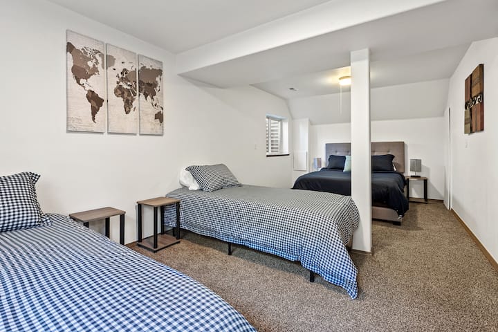 3号大卧室，楼下有2张单人XL和标准双人床