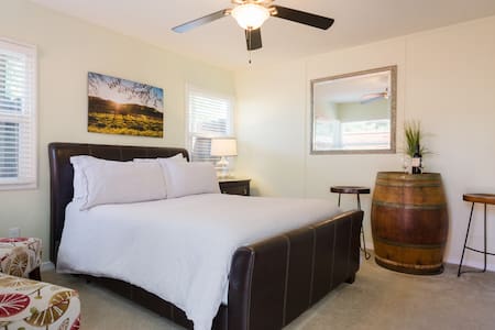Downtown Napa Cottage Guesthouse (VR17-0025)