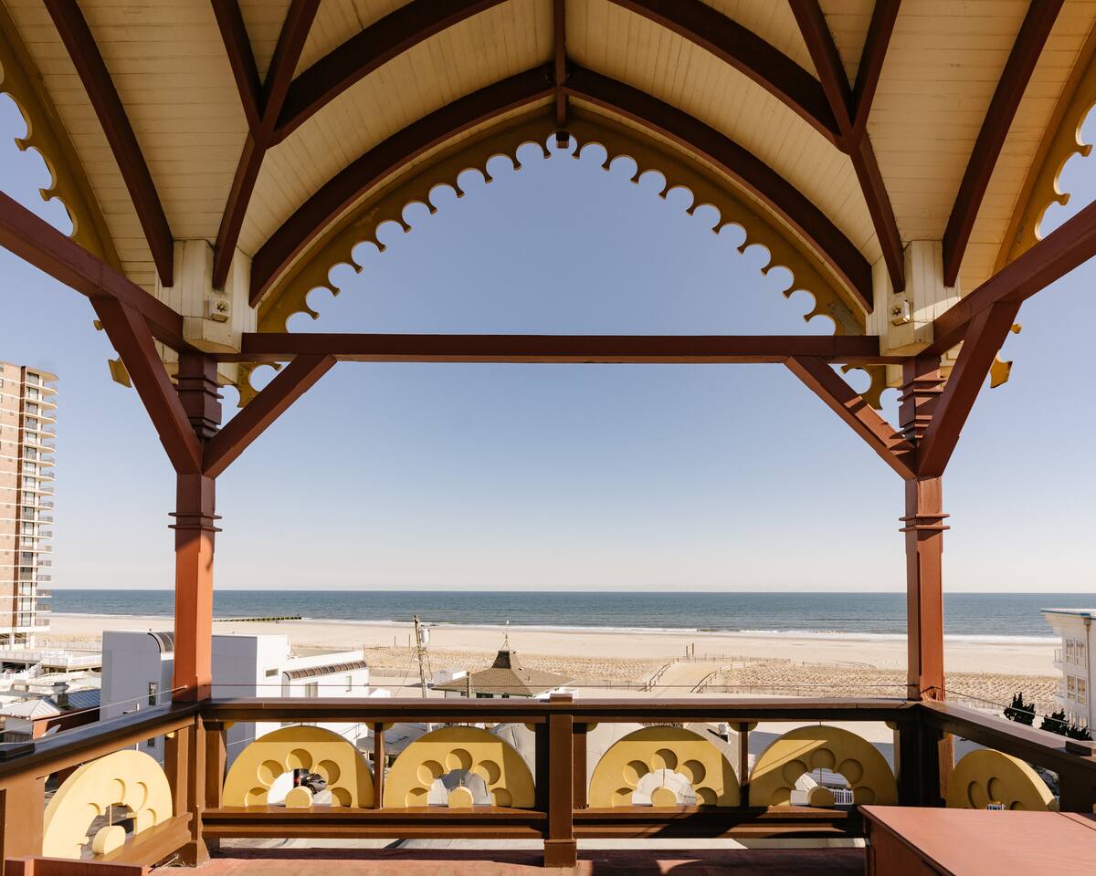 Ahora puedes dormir dentro de un elefante de 20 metros de altura en la costa de Nueva Jersey An Elephant-Sized Stay on the Jersey Shore