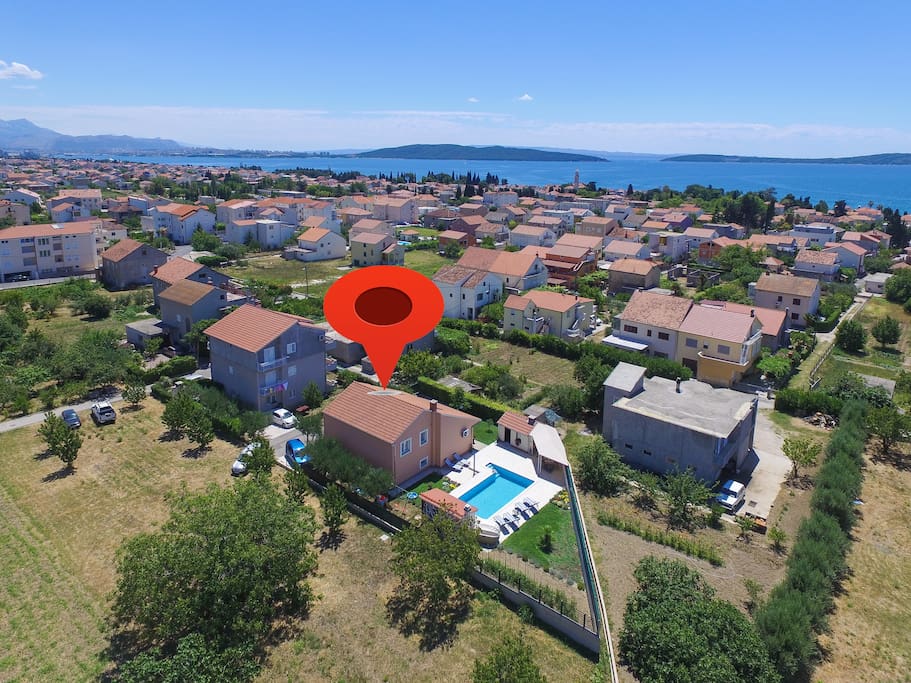 Location: 400 m away from the sea