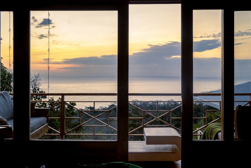 Cosy, private balcony, ocean view