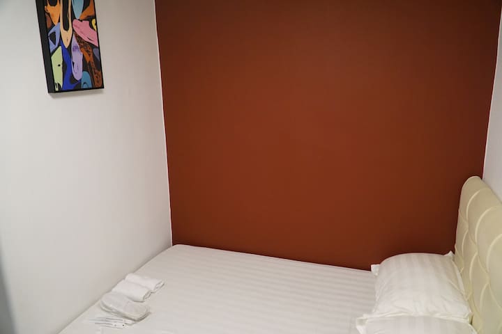 紅館客棧 Spin Hotel 9 - 標準雙人床房 Double bed room*** 全新裝修