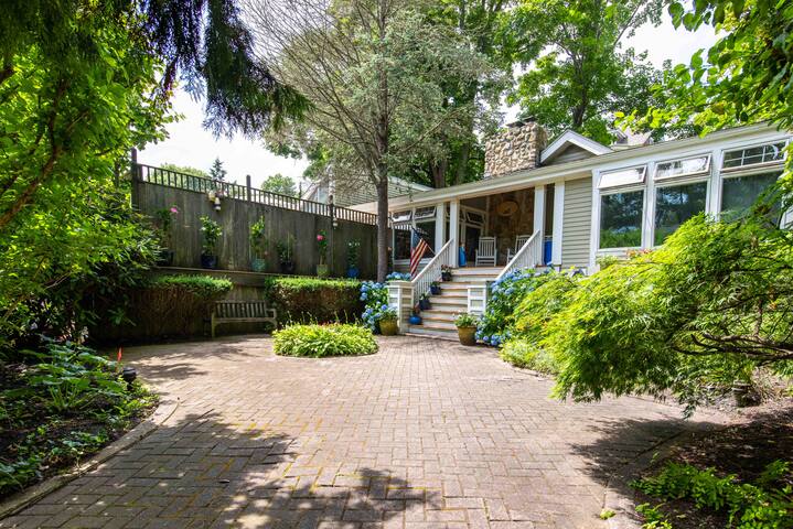 Beautiful 4BR Steps From Beach