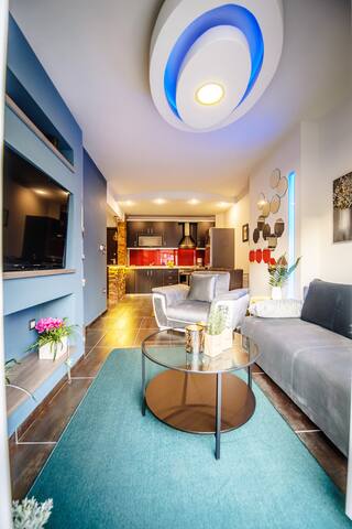 One-of-a kind LUXURY home downtown Near HELEXPO gallery image 3