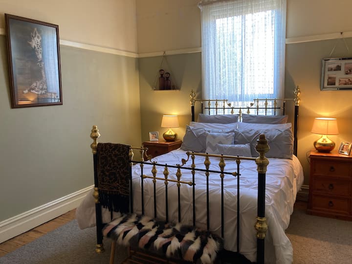 Საძინებელი 2 (% {language Ann)