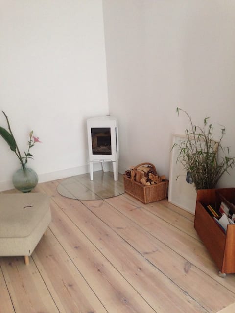Top performing Airbnb: Old building apartment near Schanzen in Altona Nord