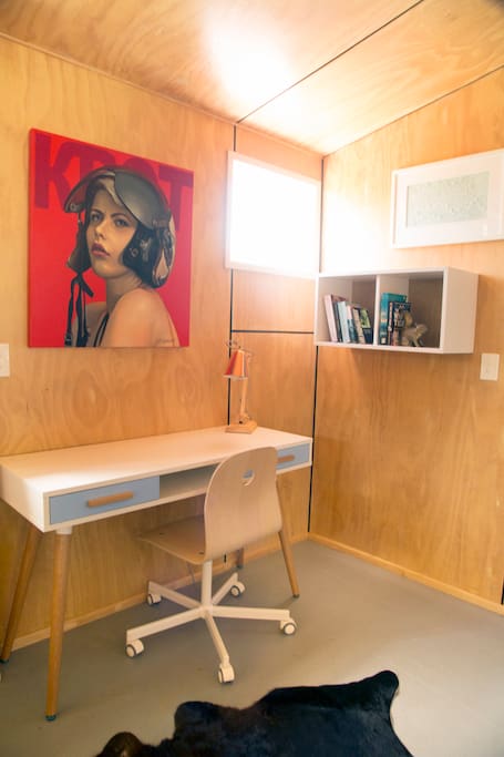 A workdesk for the busy or just to write that book you always wanted to