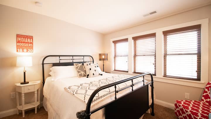 Spálňa č. 3 – útulná spálňa s manželskou posteľou ~ Strecha