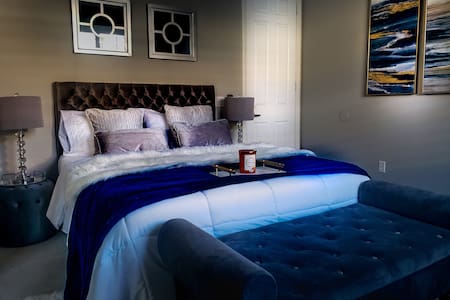 Private Luxurious Room in Posh Part of the Desert