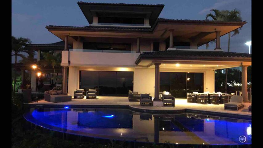 Luxury Oceanfront Estate gallery image 5