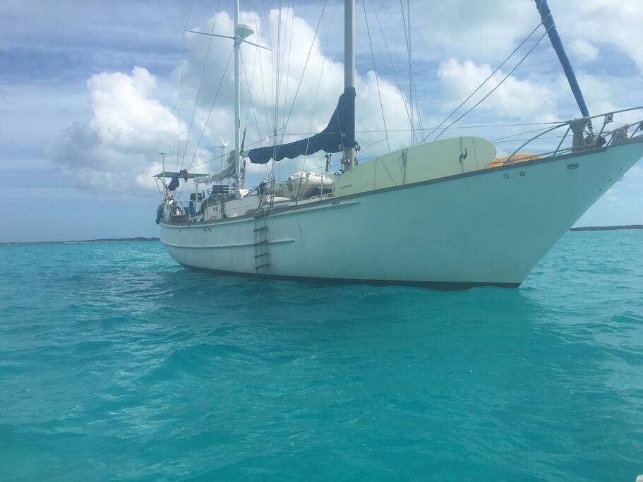 Vineyard Haven Sailboat, Stbd 2 Bed Private Cabin Boats for Rent in