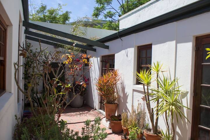 Classic Green Point Townhouse gallery image 3