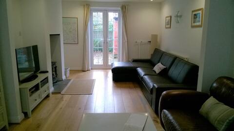 Top performing Airbnb: Gorgeous Cottage by the sea sleeps 10 5 bed 4 bath in Heacham
